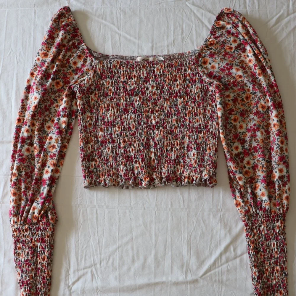 Francesca’s Mi Ami Floral Puff Sleeve Blouse Red White Size M - Picture 2 of 4